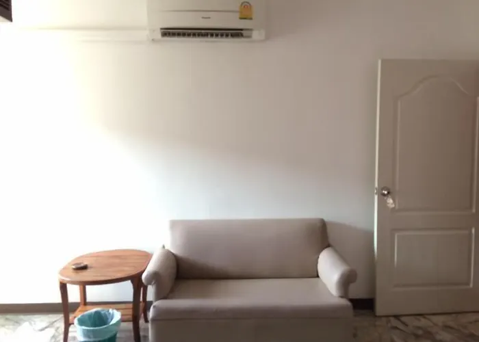 14 Bangkapi Hotel 3*